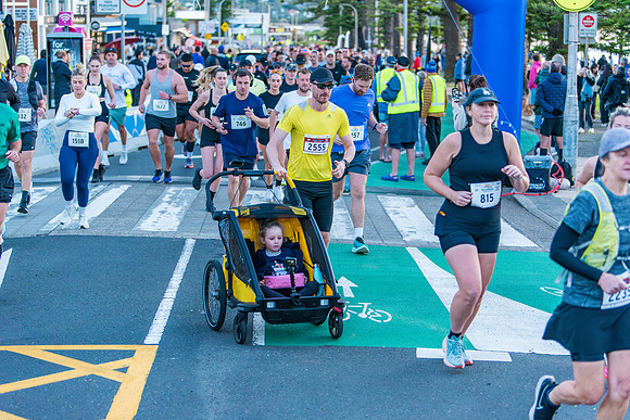 Beach2Beach Fun Run 2025. Dee Why Beach
