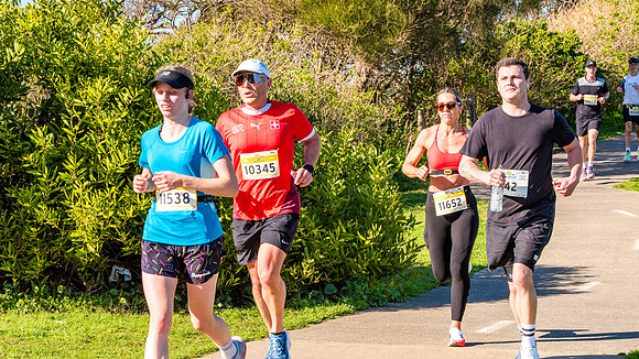 Beach2Beach Fun Run 2025. Dee Why Beach