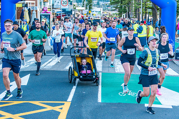 Beach2Beach Fun Run 2025. Dee Why Beach