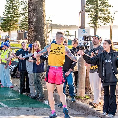 Beach2Beach Fun Run 2025. Dee Why Beach