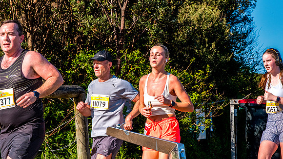 Beach2Beach Fun Run 2025. Dee Why Beach